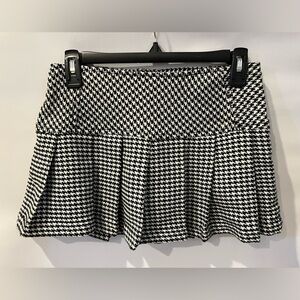 Cherokee houndstooth kids skirt, size 7/8 (Medium)